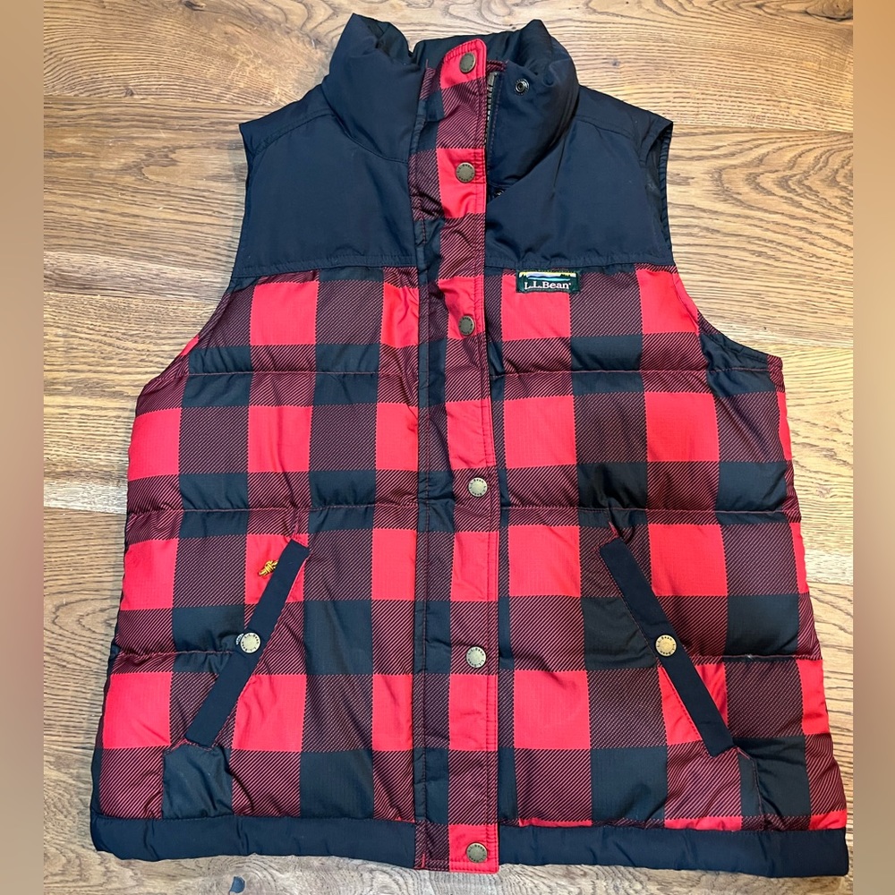 Womens Llbean Mountain Vest size medium petite. New without tags. Very warm.